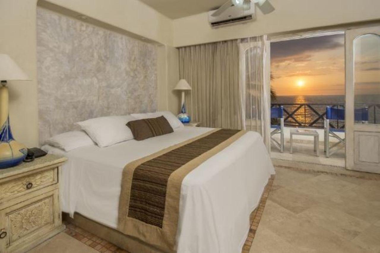 Blue Chairs Beachfront Resort Puerto Vallarta - Adults Only Exterior photo
